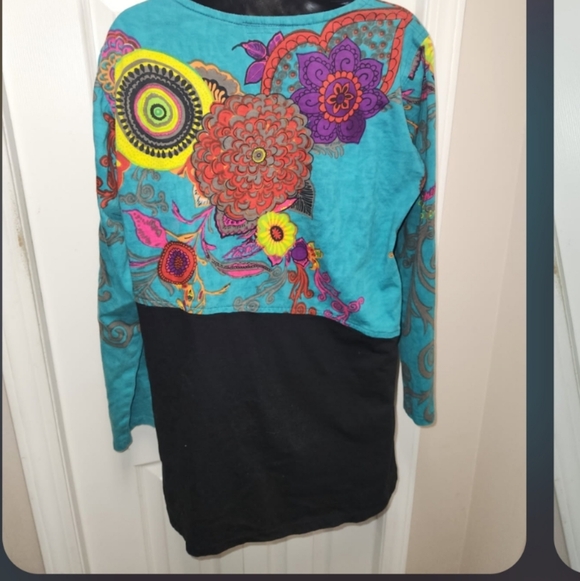 Leopards & Roses Colorful Top. - Picture 6 of 11